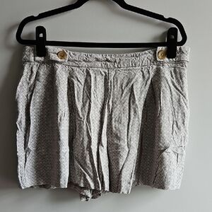 2/$20 Banana Republic - Gray Bermuda Shorts Relaxed Fit - Size 10